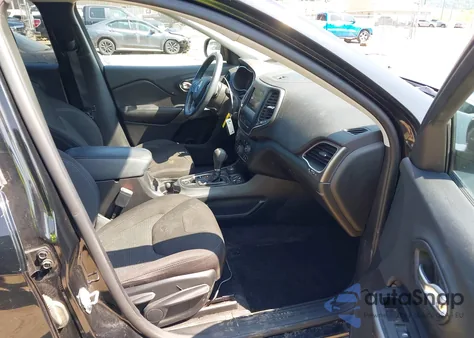 2019 Jeep Cherokee Latitude 4X4 z USA, uszkodzony, nr VIN 1C4PJMCB8KD139241